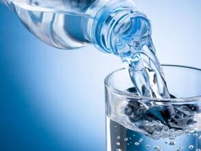 Ako imate giht, morate povećati volumen vode za piće. 